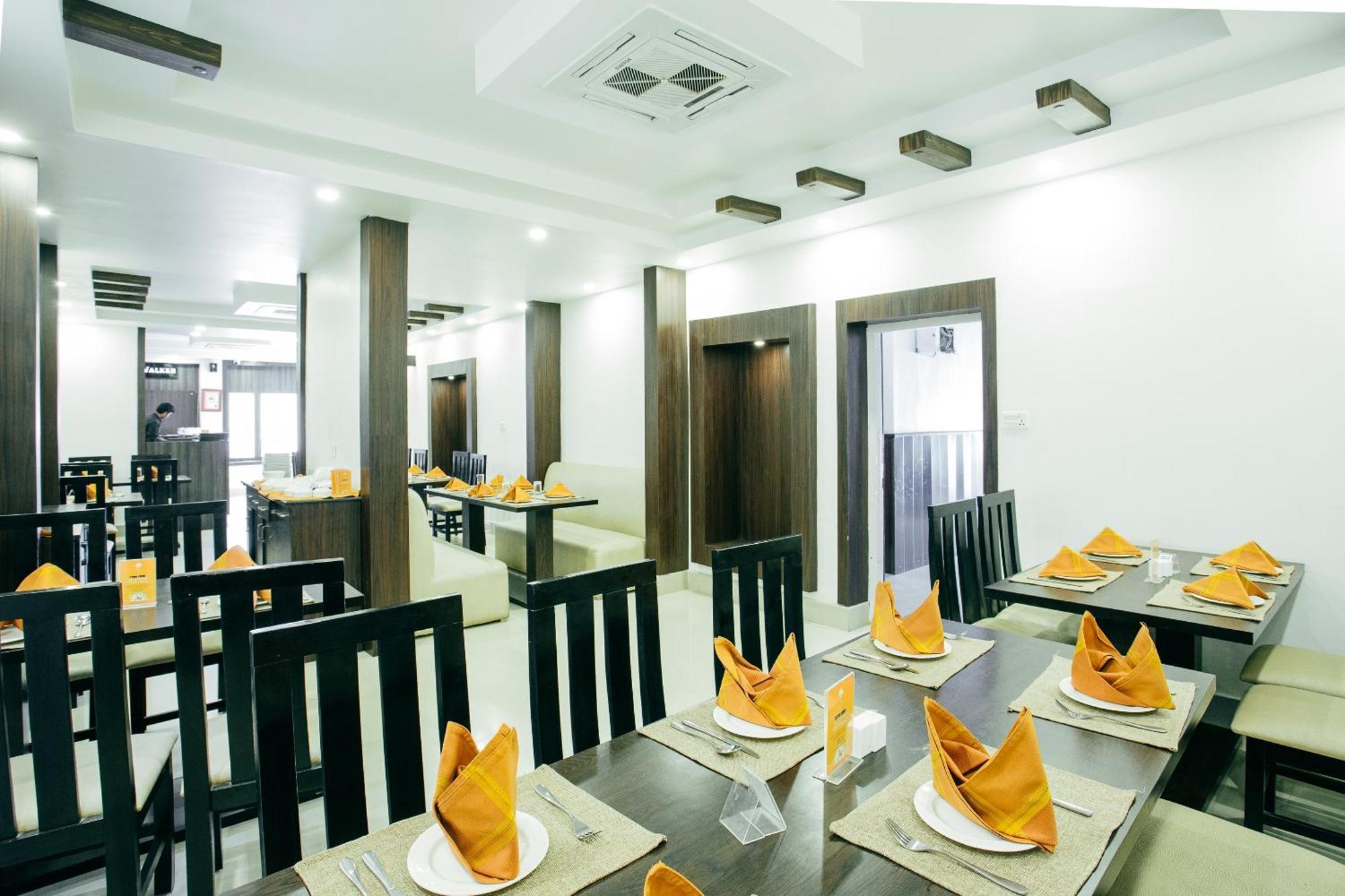 Oyo 11474 Gangaur Regency Boutique Hotel Kathmandu Exteriör bild
